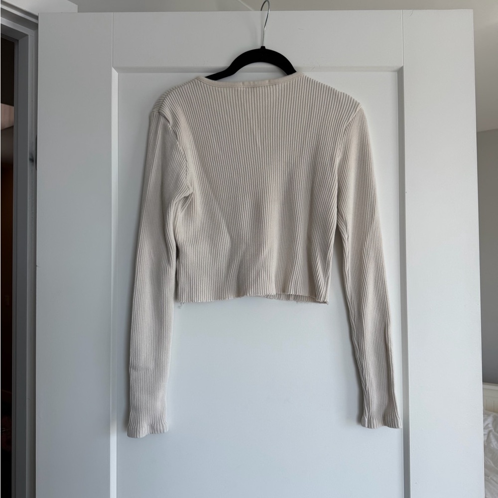 Brandy Melville Cream Ribbed V-Notch Long Sleeve Crop - Picture 2 of 2